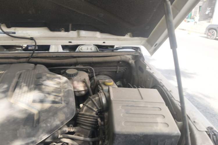 Used BAIC Off-Road BJ40 2016 40L 2.3T Automatic All-Wheel Drive Premium Edition Engine Bay Left