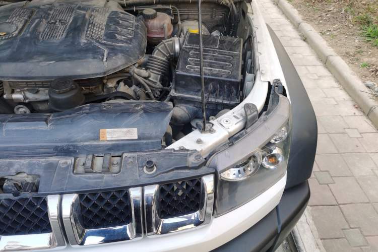 Used BAIC Off-Road BJ40 2016 40L 2.3T Automatic All-Wheel Drive Premium Edition Engine Bay Left