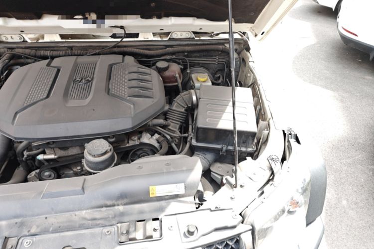 Used BAIC Off-Road BJ40 2016 40L 2.0T Manual All-Wheel Drive Prestige Edition Engine Bay Left