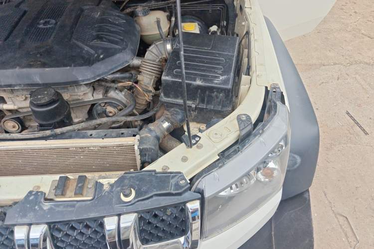 Used BAIC Off-Road BJ40 2016 40L 2.3T Automatic All-Wheel Drive Premium Edition Engine Bay Left