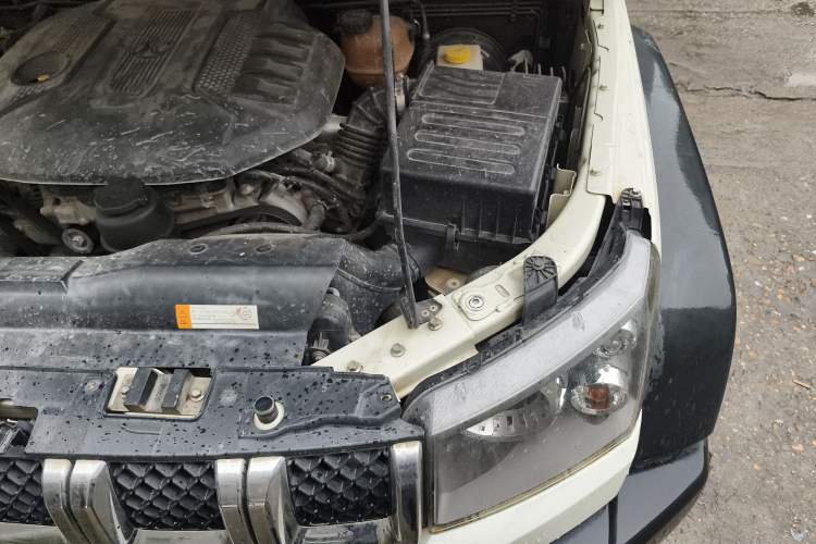 Used BAIC Off-Road BJ40 2016 40L 2.3T Automatic All-Wheel Drive Premium Edition Engine Bay Left