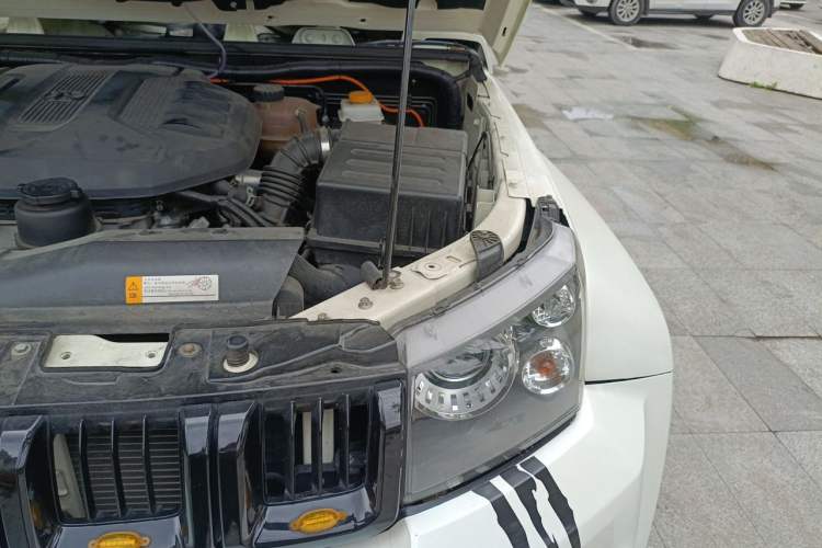 Used BAIC Off-Road BJ40 2016 40L 2.3T Automatic All-Wheel Drive Premium Edition Engine Bay Left