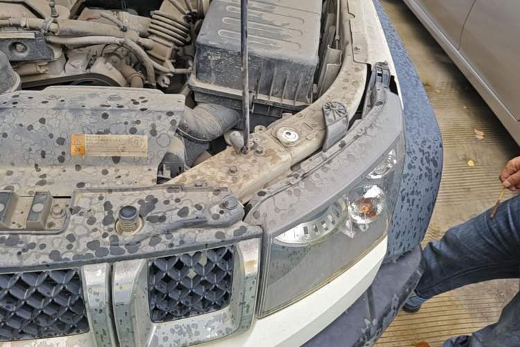 Used BAIC Off-Road BJ40 2016 40L 2.3T Automatic All-Wheel Drive Premium Edition Engine Bay Left