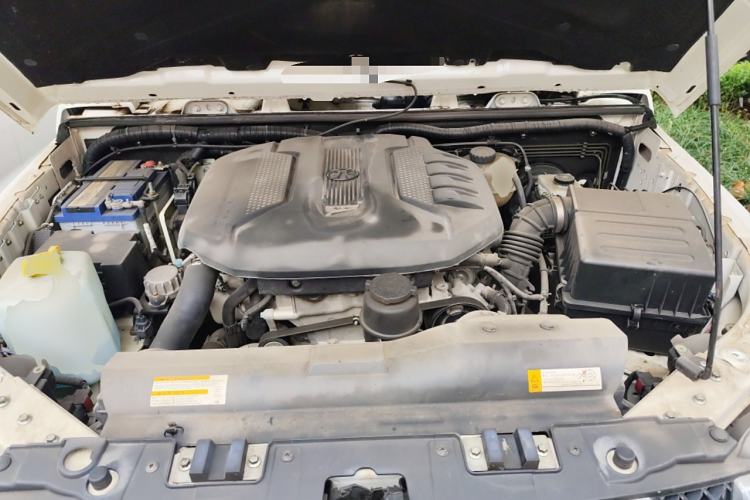 Used BAIC Off-Road BJ40 2016 40L 2.0T Manual All-Wheel Drive Prestige Edition Engine Bay