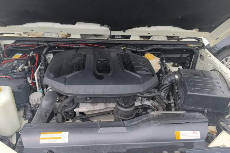 Used BAIC Off-Road BJ40 2016 40L 2.3T Automatic All-Wheel Drive Premium Edition Engine Bay