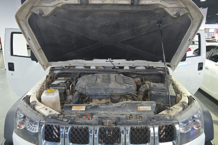 Used BAIC Off-Road BJ40 2016 40L 2.0T Manual All-Wheel Drive Prestige Edition Engine Bay