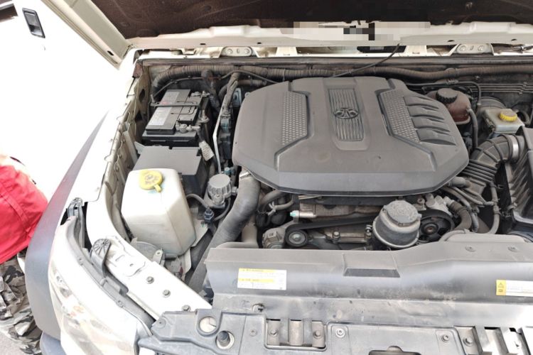 Used BAIC Off-Road BJ40 2016 40L 2.0T Manual All-Wheel Drive Prestige Edition Engine Bay Right