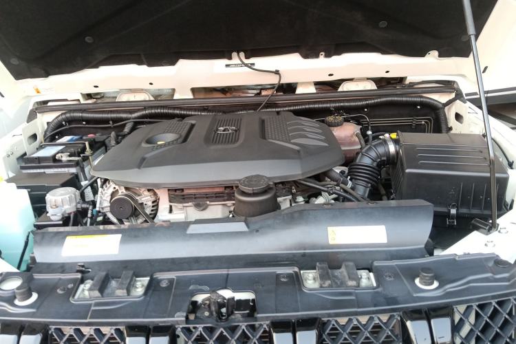 Used BAIC Off-Road BJ40 2016 40L 2.3T Automatic All-Wheel Drive Premium Edition Engine Bay