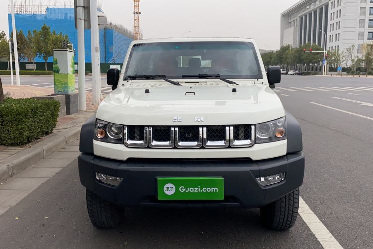 Used BAIC Off-Road BJ40 2016 40L 2.0T Manual Two-Wheel Drive Luxury Edition Exterior 1