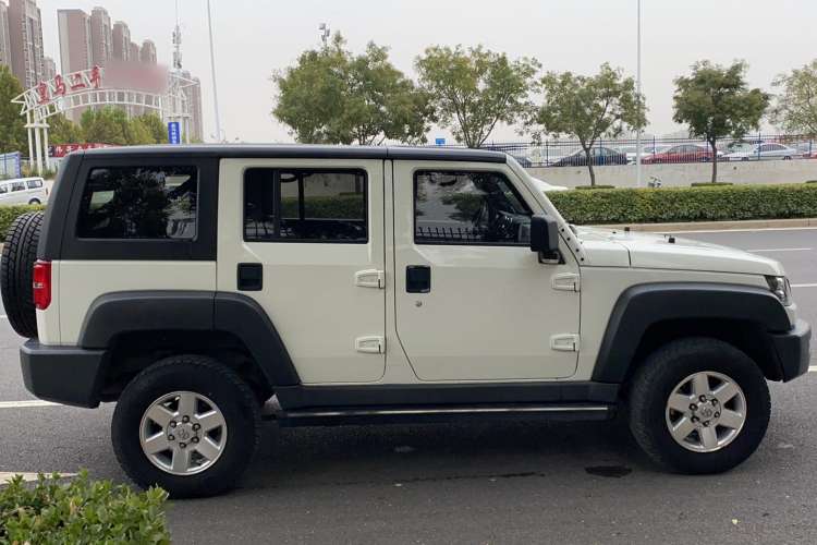 Used BAIC Off-Road BJ40 2016 40L 2.0T Manual Two-Wheel Drive Luxury Edition Exterior 2
