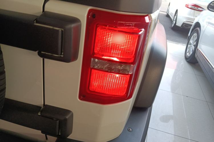 Used BAIC Off-Road BJ40 2016 40L 2.3T Automatic All-Wheel Drive Premium Edition Exterior 2