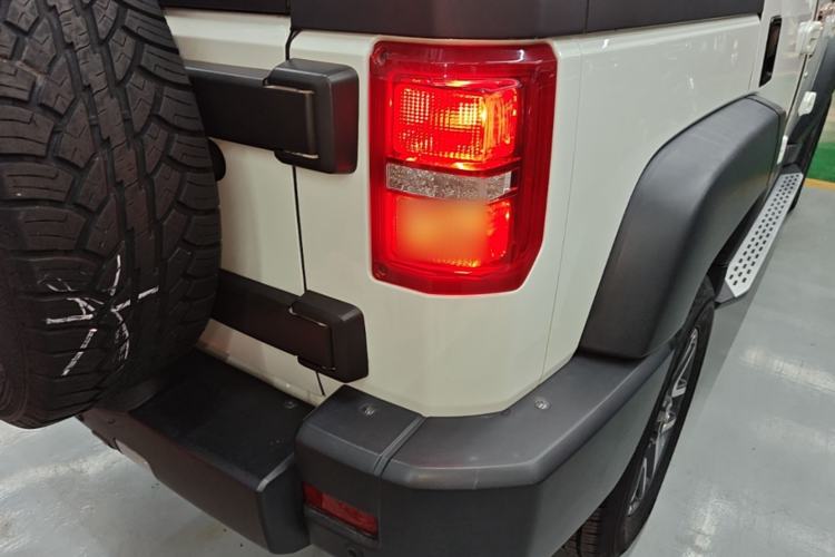 Used BAIC Off-Road BJ40 2016 40L 2.3T Automatic All-Wheel Drive Premium Edition Exterior 3