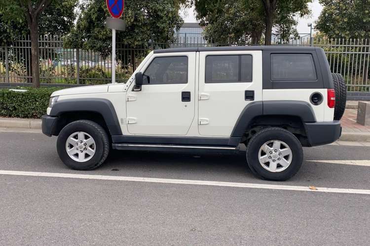 Used BAIC Off-Road BJ40 2016 40L 2.0T Manual Two-Wheel Drive Luxury Edition Exterior 5