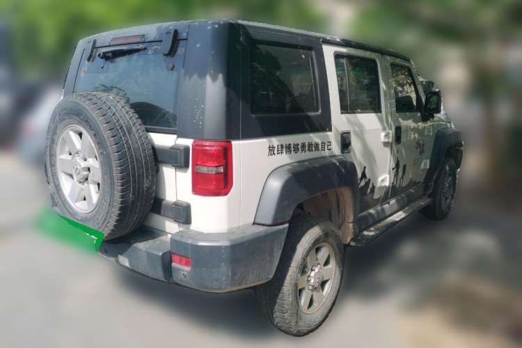 Used BAIC Off-Road BJ40 2016 40L 2.0T Manual Two-Wheel Drive Luxury Edition Exterior 5