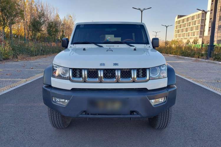 Used BAIC Off-Road BJ40 2016 40L 2.0T Manual Two-Wheel Drive Luxury Edition Front
