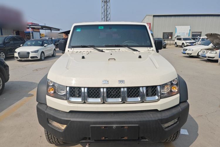 Used BAIC Off-Road BJ40 2016 40L 2.0T Manual Two-Wheel Drive Luxury Edition Front