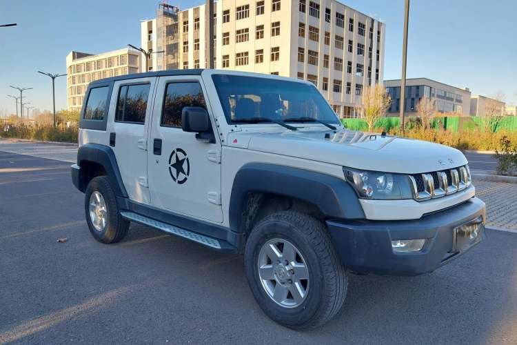 Used BAIC Off-Road BJ40 2016 40L 2.0T Manual Two-Wheel Drive Luxury Edition Front Right 45 Deg