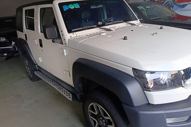 Used BAIC Off-Road BJ40 2016 40L 2.3T Automatic All-Wheel Drive Premium Edition Front Right 45 Deg
