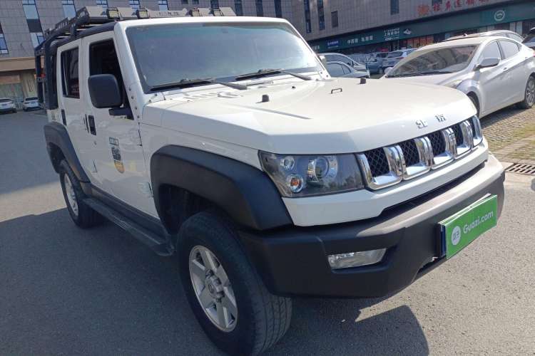 Used BAIC Off-Road BJ40 2016 40L 2.3T Automatic Two-Wheel Drive Luxury Edition Front Right 45 Deg