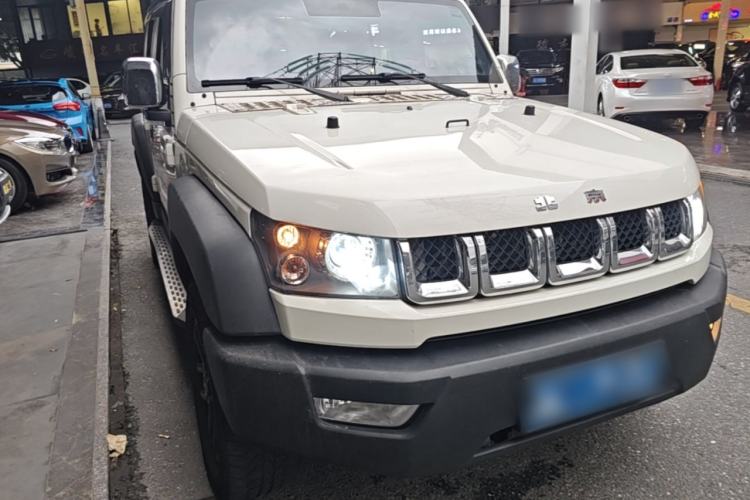 Used BAIC Off-Road BJ40 2016 40L 2.3T Automatic All-Wheel Drive Premium Edition Front Right 45 Deg