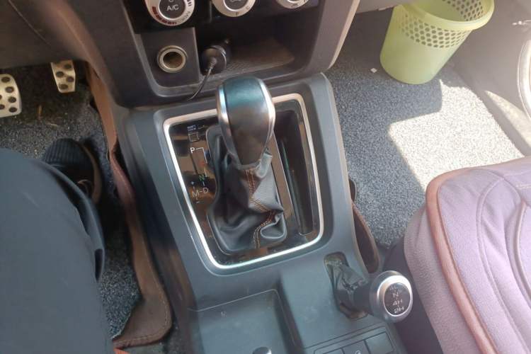 Used BAIC Off-Road BJ40 2016 40L 2.3T Automatic All-Wheel Drive Premium Edition Gear Lever