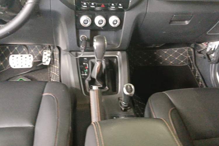 Used BAIC Off-Road BJ40 2016 40L 2.3T Automatic All-Wheel Drive Premium Edition Gear Lever