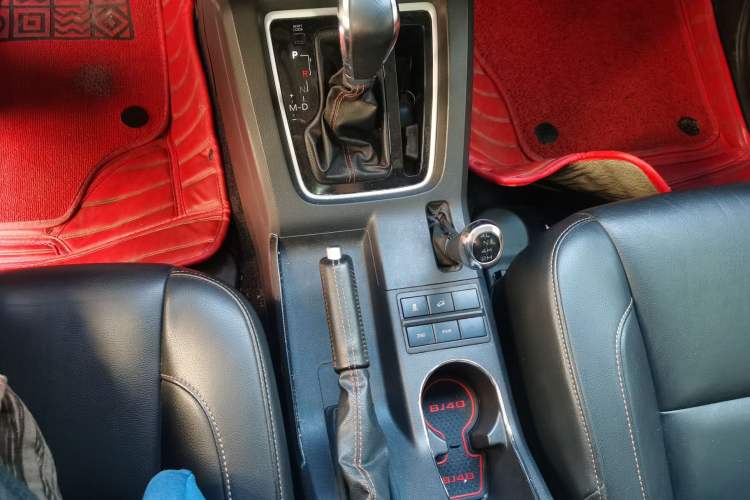 Used BAIC Off-Road BJ40 2016 40L 2.3T Automatic All-Wheel Drive Premium Edition Gear Lever