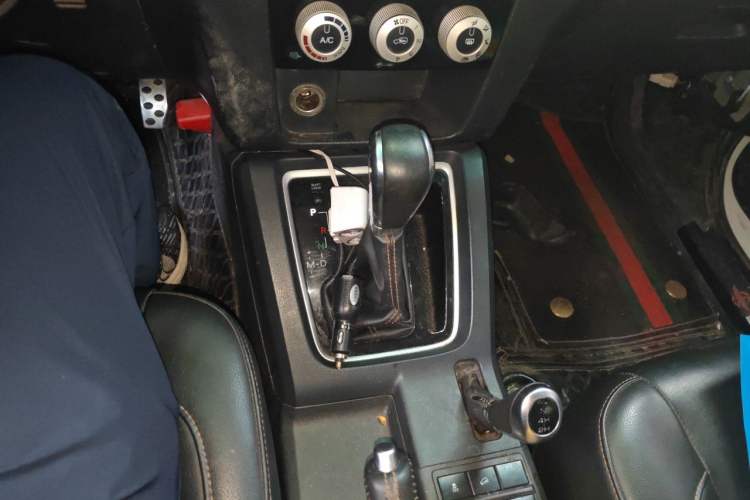Used BAIC Off-Road BJ40 2016 40L 2.3T Automatic All-Wheel Drive Premium Edition Gear Lever