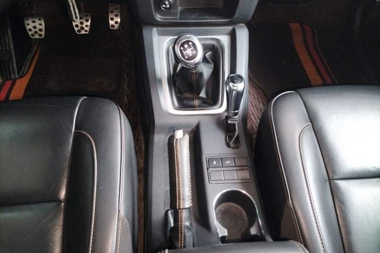 Used BAIC Off-Road BJ40 2016 40L 2.3T Manual All-Wheel Drive Prestige Edition Gear Lever