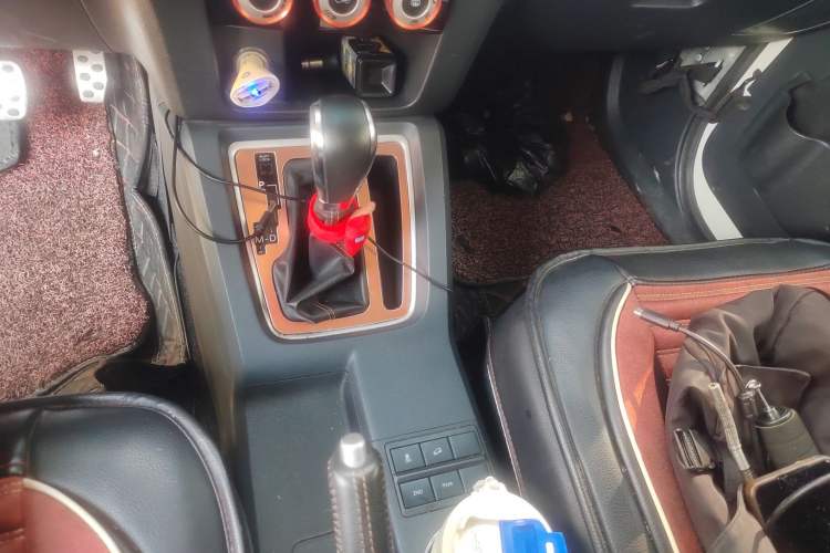 Used BAIC Off-Road BJ40 2016 40L 2.3T Automatic Two-Wheel Drive Prestige Edition Gear Lever