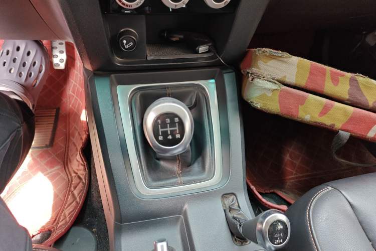 Used BAIC Off-Road BJ40 2016 40L 2.0T Manual All-Wheel Drive Prestige Edition Gear Lever