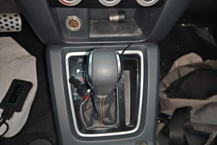 Used BAIC Off-Road BJ40 2016 40L 2.3T Automatic All-Wheel Drive Premium Edition Gear Lever