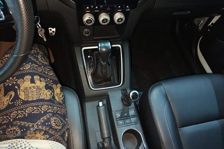 Used BAIC Off-Road BJ40 2016 40L 2.3T Automatic All-Wheel Drive Premium Edition Gear Lever