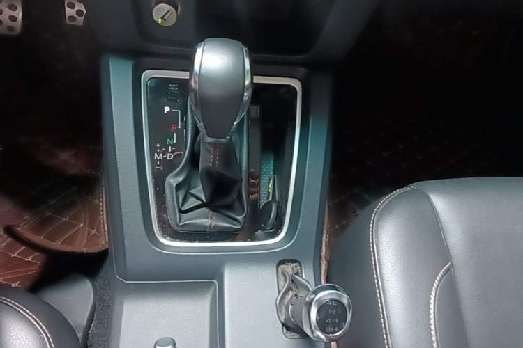 Used BAIC Off-Road BJ40 2016 40L 2.3T Automatic All-Wheel Drive Premium Edition Gear Lever