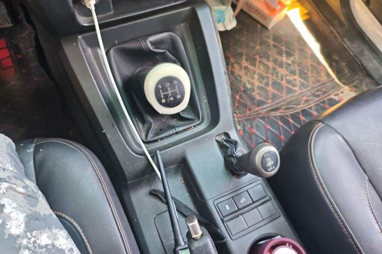Used BAIC Off-Road BJ40 2016 2.0T Manual Four-Wheel Drive Prestige Edition Gear Lever