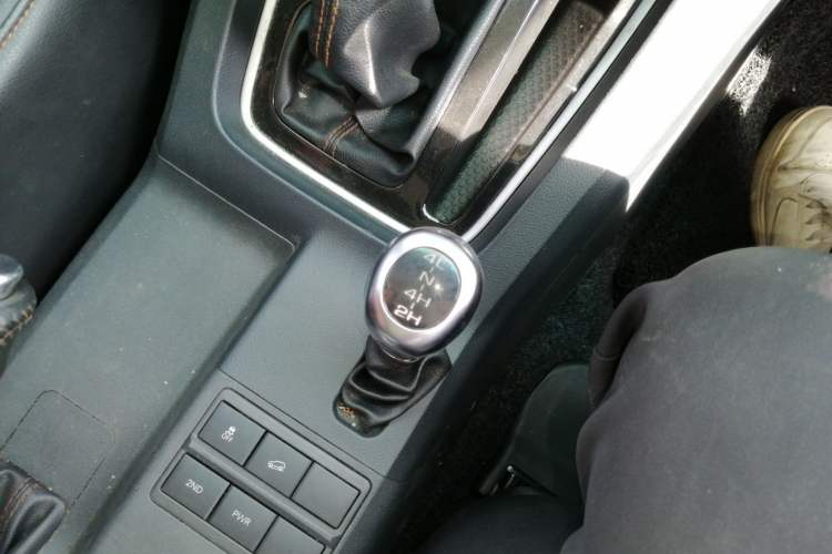 Used BAIC Off-Road BJ40 2016 40L 2.3T Automatic All-Wheel Drive Premium Edition Gear Lever