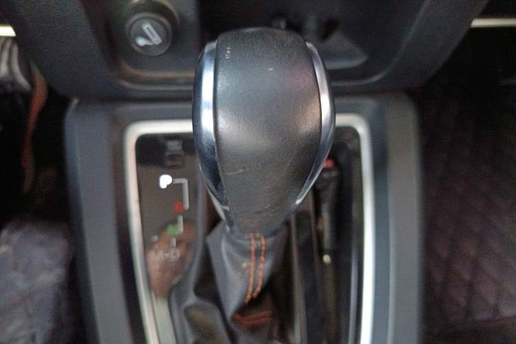 Used BAIC Off-Road BJ40 2016 2.3T Automatic Two-Wheel Drive Prestige Edition Gear Lever