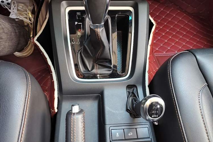 Used BAIC Off-Road BJ40 2016 40L 2.3T Automatic All-Wheel Drive Premium Edition Gear Lever
