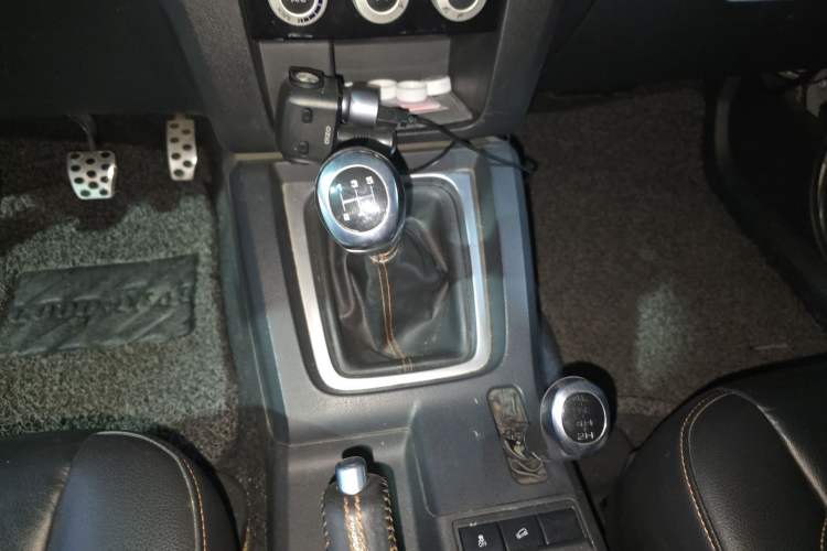 Used BAIC Off-Road BJ40 2016 40L 2.0T Manual All-Wheel Drive Prestige Edition Gear Lever