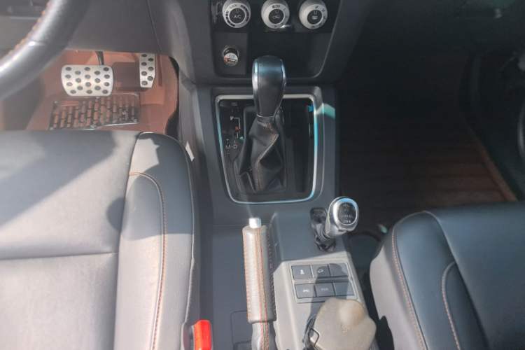 Used BAIC Off-Road BJ40 2016 40L 2.3T Automatic All-Wheel Drive Premium Edition Gear Lever