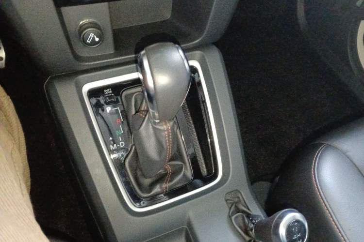 Used BAIC Off-Road BJ40 2016 40L 2.3T Automatic All-Wheel Drive Premium Edition Gear Lever