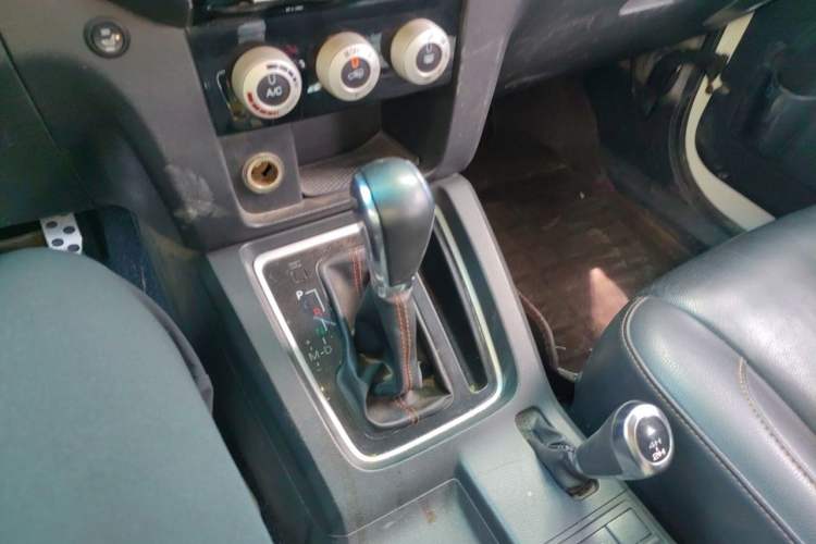 Used BAIC Off-Road BJ40 2016 40L 2.3T Automatic All-Wheel Drive Premium Edition Gear Lever