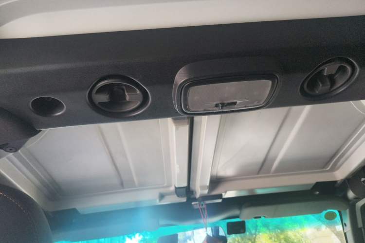 Used BAIC Off-Road BJ40 2016 40L 2.3T Automatic All-Wheel Drive Premium Edition Headliner