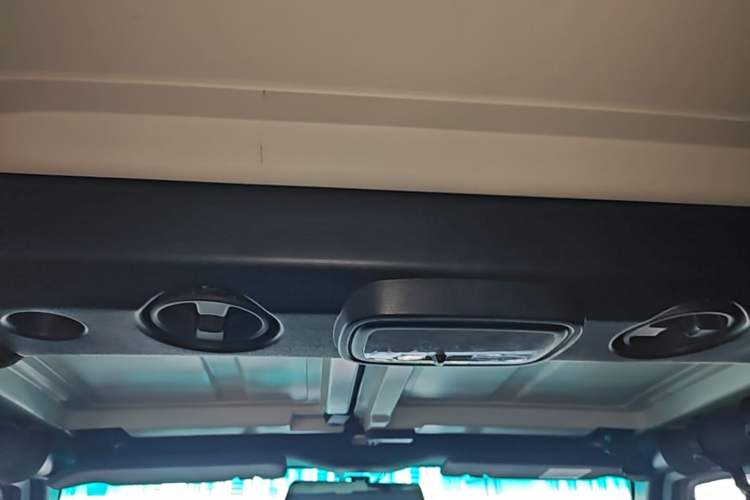 Used BAIC Off-Road BJ40 2016 40L 2.3T Automatic All-Wheel Drive Premium Edition Headliner