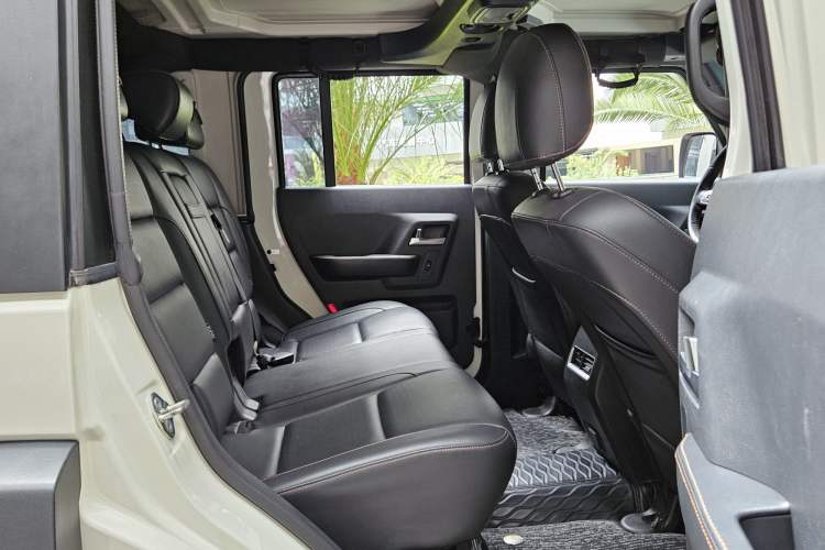 Used BAIC Off-Road BJ40 2016 40L 2.3T Automatic All-Wheel Drive Premium Edition Headliner