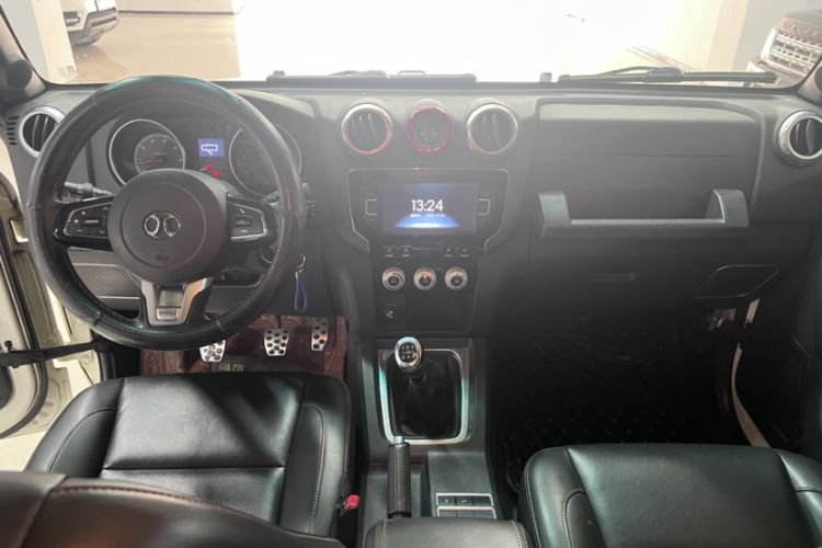 Used BAIC Off-Road BJ40 2016 2.0T Manual Two-Wheel Drive Prestige Edition Interior 1