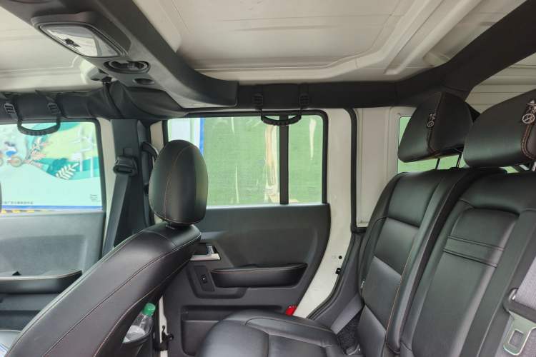 Used BAIC Off-Road BJ40 2016 40L 2.3T Automatic All-Wheel Drive Premium Edition Interior 1