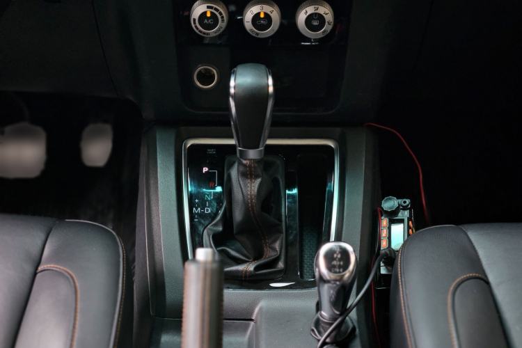 Used BAIC Off-Road BJ40 2016 40L 2.3T Automatic All-Wheel Drive Premium Edition Interior 10