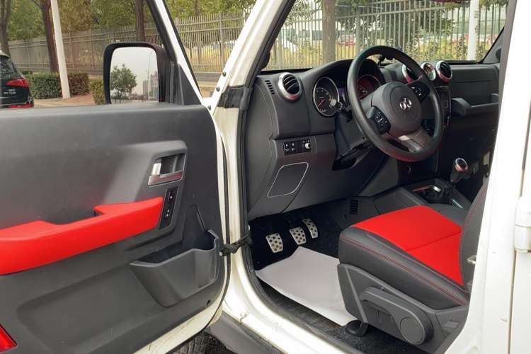 Used BAIC Off-Road BJ40 2016 40L 2.0T Manual Two-Wheel Drive Luxury Edition Interior 2
