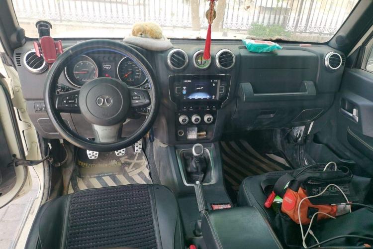 Used BAIC Off-Road BJ40 2016 40L 2.0T Manual Two-Wheel Drive Luxury Edition Interior 2